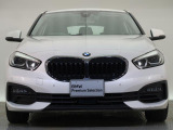 【キドニーグリル】BMWの代名詞。一目見ただけでBMWであると認識できる確固たるアイコンとして存在感を放ちます。