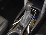 電動パーキングブレーキ・ブレーキホールドを装備してます。ホールド機能は信号待ちが多い一般道で疲労軽減になり、大好評です!