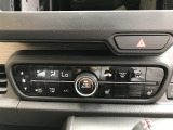 オートエアコン装着車で車内はいつも快適です!