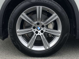BMW純正20インチホイール。洗練されたデザインで、足元の個性を引き立てます。