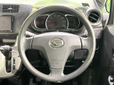 インテリアに合わせたデザインのステアリングは、運転される方のことも考え、運転しやすい形状、大きさです。是非一度、実際に触ってお確かめください。