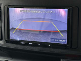 点検や修理でお越しの際はゆっくりくつろぎながらお待ちいただけるように、大きなソファ席もご用意しております♪テレビを見ながらのんびりお待ちください(^&omega;^)