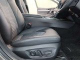 パワーシート搭載。微妙な調整が手軽にでき、ピッタリなポジションで運転することが可能です。