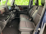 機能的な運転席周りのデザイン。操作性に優れた配置で、快適なドライビングをサポートします。