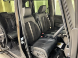 乗降がしやすい運転席。高さが調節できて小柄な方でも運転しやすいポジションをとることができます。