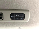 【リアクーラー】エアコンの風を後部座席まで届けてくれ、広い車内空間でも素早く快適な温度になります♪真夏に便利な機能です。