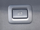 【パワーバックドア】スマートキーや運転席のボタンを押すだけでリアゲートが自動で開閉します!荷物を持っている時や、高い位置にあるバックドアを閉める際に便利な機能です♪