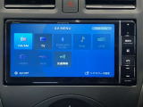 社外品メモリーナビを搭載。楽しいドライブにナビは欠かせませんよね。Bluetoothも当然付いています♪好きな音楽を聴きながら今まで行ったことの無いところに行ってみませんか?