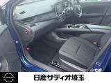 助手席も広く、スムーズに乗り降りいただけます!