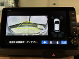 リバースギアに入れるだけで後方の表示へ切り替わります。夜間や雨の日の駐車も楽になりますよ。