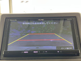 狭い道や駐車場でも安心!後方の状況を画面で確認できるので、安全な運転をサポートします。ガイドライン表示で、より正確な駐車が可能です。