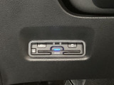 ハンドルの左下にETCがついています。高速道路の料金所の通過も楽々です。カードの取り出しもしやすい場所についています。
