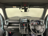 【前方視界】開放的な前方視界!運転がしやすく疲れにくいです♪窓が大きく、見通しがとっても良いおクルマですよ♪