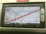 目的地をスムーズに検索し、最適なルートを案内します。運転に集中できるので、初めての場所でも安心です。