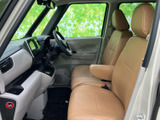 運転席からの視界は良好。操作性にも優れ、安全で快適なドライブをサポートします。