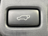 【パワーバックドア】スマートキーや運転席のボタンを押すだけでリアゲートが自動で開閉します!荷物を持っている時や、高い位置にあるバックドアを閉める際に便利な機能です♪