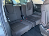 サードシートは跳ね上げタイプです!!荷物が多い時には簡単に荷室に変更して貰えます!!