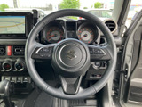 握りやすいステアリングは、運転操作をスムーズにします。快適なドライビング体験をサポートします。
