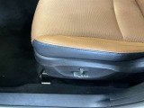 パワーシート搭載。微妙な調整が手軽にでき、ピッタリなポジションで運転することが可能です。