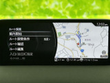 鮮明な地図表示で、初めての道でも安心。周辺の施設情報も確認できるので、目的地までのルート選びもスムーズです。