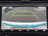 狭い場所でも安心のバックモニター。安全な駐車をサポートし、運転の苦手な方にもおすすめです。後方確認をスムーズに行えます。