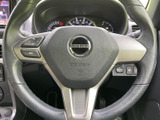 握りやすいステアリング形状で、運転操作を快適にします。スポーティなデザインが、ドライブへの意欲を高めます。操作感も確かめてみてください。