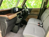運転しやすいシンプルな構成。操作系も直感的に理解でき、すぐに馴染めます。快適なドライビングをサポートします。