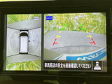 バック時の安全性を高めるモニター。狭い場所での駐車や車庫入れも、より安心しておこなえます。