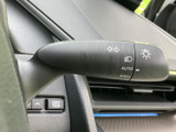 操作しやすい位置に配置されたウインカーレバーで、スムーズな車線変更や右左折をサポートします。直感的に操作できます。