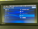 お気に入りの音楽を最高の音質で。直感的な操作で、ラジオやCD、USBなど様々なソースに対応しています。長距離ドライブも楽しくなります。