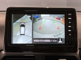 クルマを空から見たような映像が映る、アラウンドビューモニターで、車両周辺の安全確認も一目できます!小さなお子様や障害物も確認できるので、運転のしやすさだけでなく事故防止にも役立ち安心して駐車できます♪