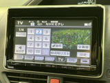 使いやすいナビ・オーディオシステムで、快適なドライブをサポートします。CD、SDカード、Bluetooth接続など、様々なメディアに対応しています。