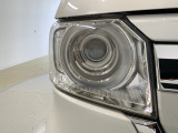 LEDヘッドライトは、点灯の瞬間から最大光量を発揮し、突然暗くなるトンネルなどでの安定感を高めます。