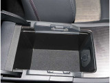 新しい時代の到来!便利なスマートキー付です。プッシュエンジン式スタートスイッチが新鮮さを感じます。ポケットに鍵を入れたままでもエンジン始動致します。まずは体験してみて下さい