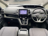 セレナの運転席周りの画像です。