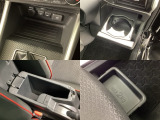 収納スペースや、ドリンクホルダーもついています。長距離ドライブで活躍する必需品ですね♪