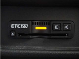 ◆ETC2.0装着◆進化したドライブ体験。料金収受システムだけだったETCが生まれ変わって、高速道路を賢く使うETC2.0に進化しました。多彩な情報サービスが便利で快適なドライブ体験を提供します。