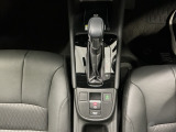 オートマチックシフトレバーは、手になじみ操作しやすい形状で安全運転にもつながります♪