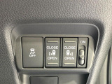 【両側パワースライドドア】スマートキーや運転席のスイッチで後席両側スライドドアの開閉が可能♪電動だから力を入れてドアを開ける必要が無く、小さなお子様でも簡単に開け閉めでき快適です♪