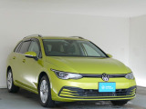珍しい黄色のGOLF8ヴァリアント!!しかも?メーカーオプションのナビテクノロジーパッケージ仕様になります。お早めにお問合せくださいませ。