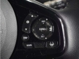 ◆アダプティブクルーズコントロール◆予め設定した車速内でクルマが自動的に加減速。前走車との適切な車間距離を維持しながら追従走行します。【LKAS】車線維持支援システムでステアリング操作を支援。