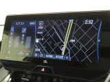 メーカー装着の12.3インチSDナビを装備しております。