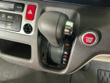 オートマチックシフトレバーは、手になじみ操作しやすい形状で安全運転にもつながります♪