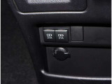 USBポート付きです!携帯も充電出来て便利ですね!