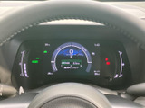 運転に必要な情報を分かりやすく表示するメータークラスター。視認性に優れ、運転に集中できます。各種警告灯も確認しやすい配置です。