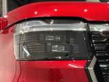 LEDヘッドライトは、点灯の瞬間から最大光量を発揮し、突然暗くなるトンネルなどでの安定感を高めます。