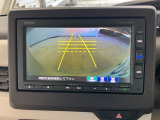 【バックカメラ】運転が苦手な方も車庫入れラクラクです!ギアをリバースに入れれば自動的に切り換わりますので、面倒な操作は不要です♪狭い駐車場もお車を傷つけず安心ですね!