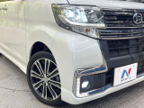 【LEDヘッドライト】悪天候や夜間走行時も良好な視界を確保し安心して運転できる高輝度LEDヘッドライトを装備!点灯速度が早く、消費電力も抑えられています。