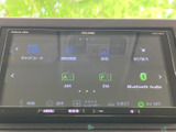 ラジオやCDはもちろん、Bluetooth接続でスマホの音楽も楽しめます。操作も簡単で、快適なカーオーディオ空間を演出します。音質にも自信があります。