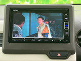 停車中にテレビや動画を楽しめる機能。休憩時間などに便利です。家族でのドライブも退屈知らずです。